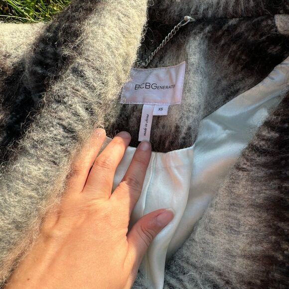 BCBGeneration Plaid Wool Wrap Coat Sz XS Shawl Collar Fuzzy Mid-Length - Picture 5 of 7